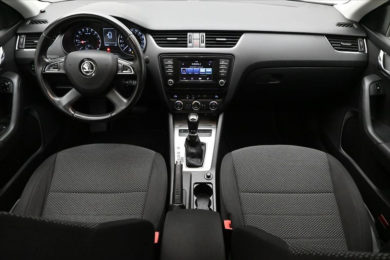 Škoda Octavia 1,6 TDI 77 kW DSG Ambition Zár - fotka 15 z 29
