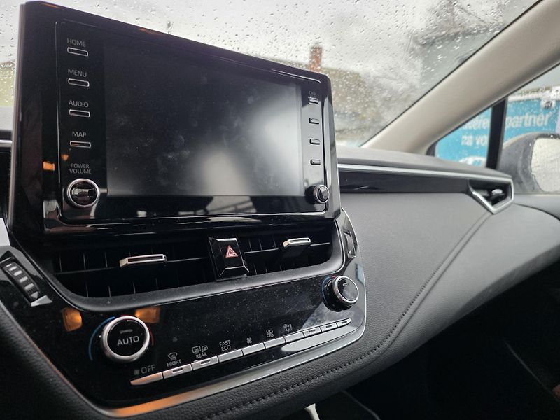 Toyota Corolla 1.8-HYBRID-AUTOMAT-NAVI-KAMERA - fotka 12 z 14