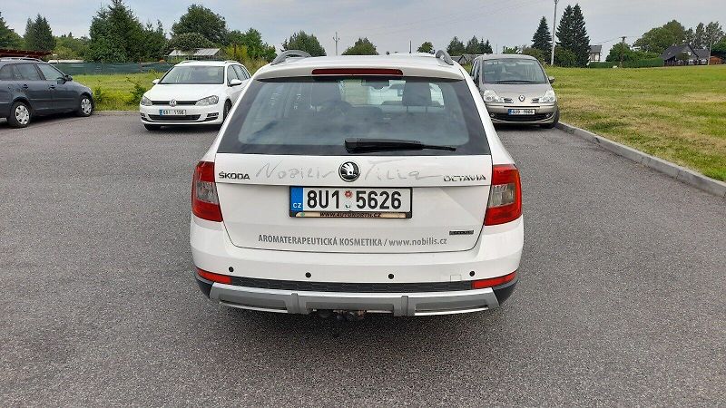 Škoda Octavia scout 4x4 DSG - fotka 6 z 44