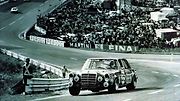 Mercedes-Benz AMG 300 SEL 6.8 „Rudá svině“.