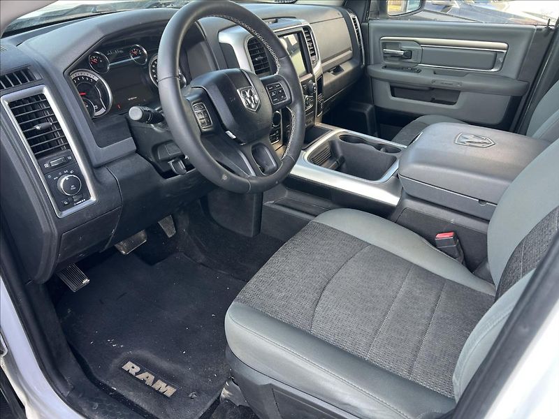 Dodge RAM 5,7 HEMI Big Horn - fotka 8 z 19