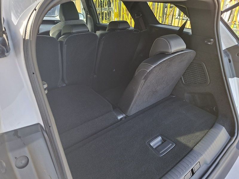 Peugeot 5008 ALLURE HYBRID e-DCS6 - fotka 27 z 27