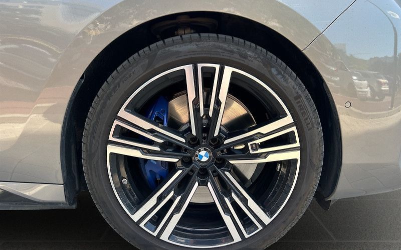 BMW Ostatní M Sport paket | Executive Loun - fotka 17 z 18