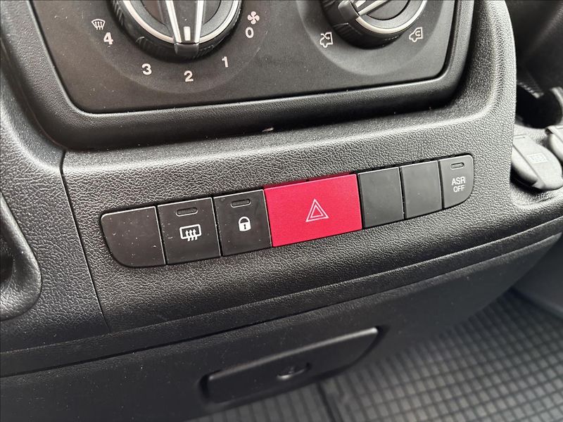 Peugeot Boxer 2,2 BluHDI 88kW L1 Active - fotka 26 z 31