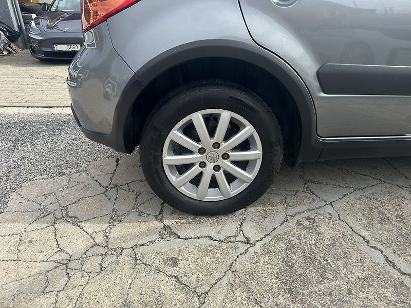 Suzuki SX4 Style 1.6i 88kW  serviska - fotka 24 z 24