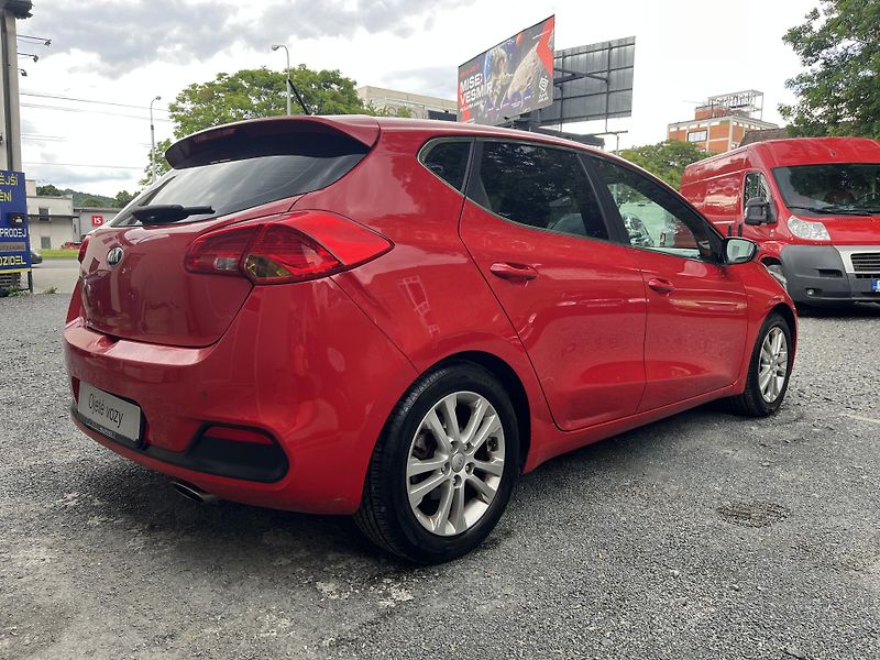 Kia Ceed (2015) 1,6 GDi 99 Kw ČR!!! - fotka 5 z 19
