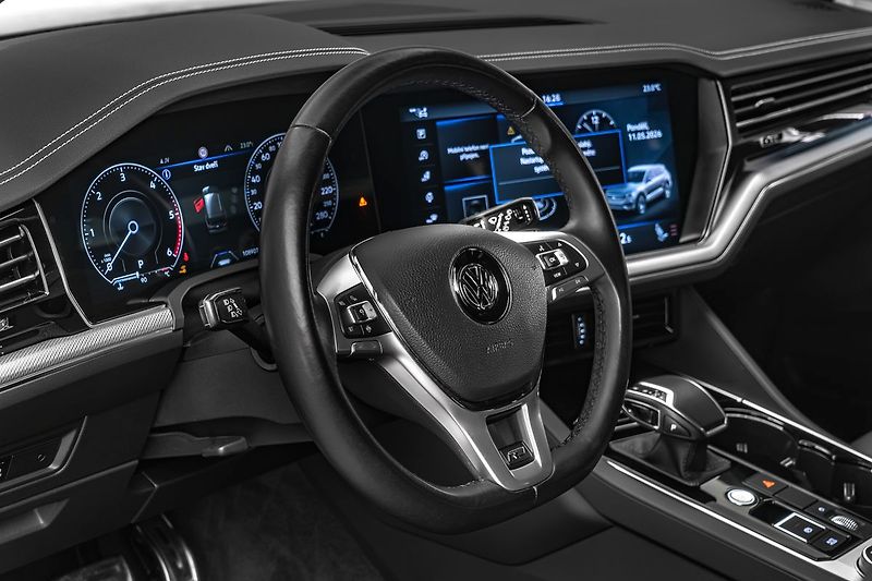 Volkswagen Touareg 210kW R-Line 4M IQ.Light - fotka 15 z 23