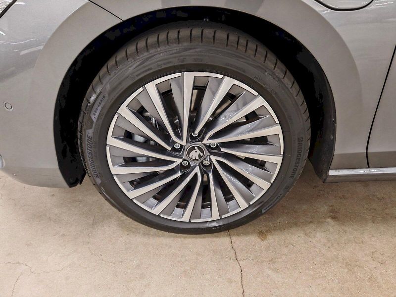 Škoda Superb (2025) iV 1.5 TSI 150 kW DSG L&K - fotka 33 z 33