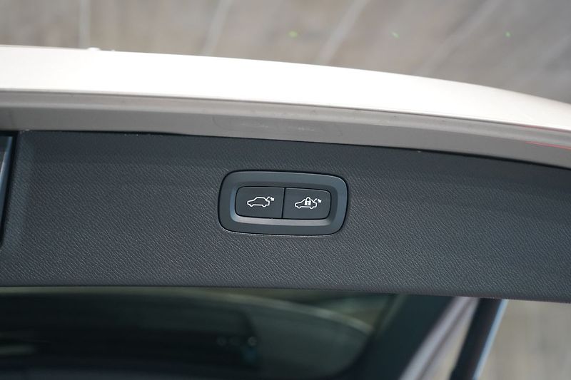 Volvo XC90 T8 AWD PLUS, Ventilace, 360° - fotka 11 z 48