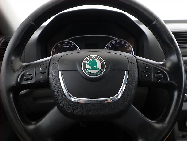 Škoda Octavia (2012) 1.4 TSI, ČR,1.maj, po STK - fotka 8 z 17