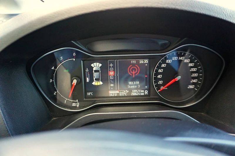 Ford S-MAX (2014) TITANIUM 2,0 TDCI 103 kW - fotka 34 z 39