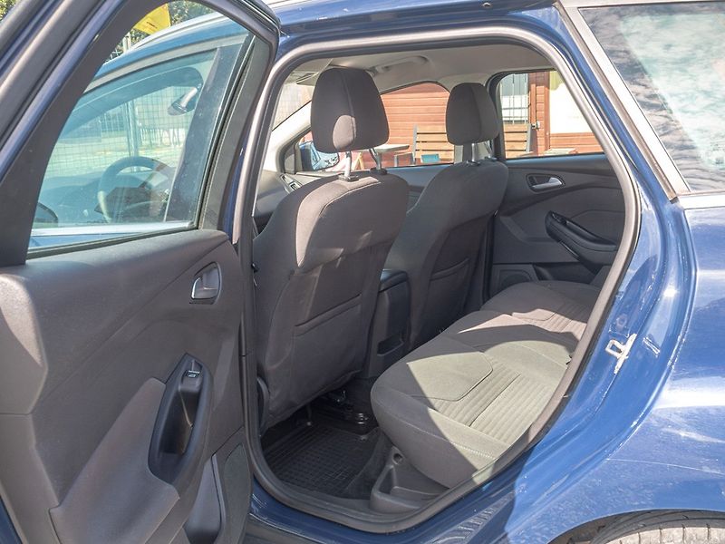 Ford Focus (2015) ČR 1.6D 85KW – PO ROZVODECH - fotka 30 z 43