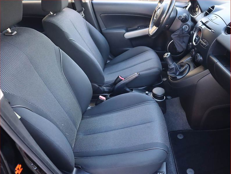 Mazda 2 (2008) 1.5 i, Tempomat, Park. senzory - fotka 9 z 15