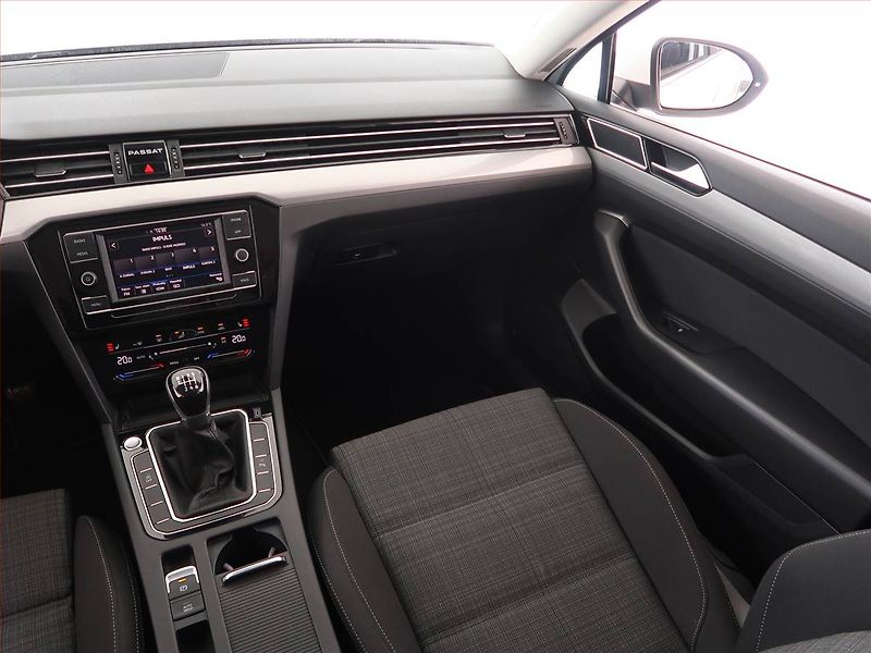 Volkswagen Passat (2020) Business 1.5 TSI, ČR,1.maj - fotka 8 z 18