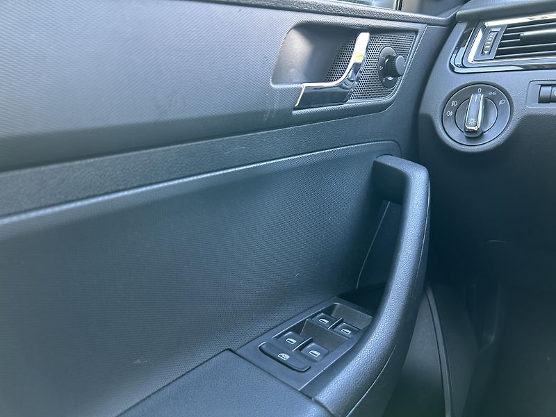 Škoda Rapid (2013) 1.2 TSi 77 KW nové rozvody - fotka 23 z 32