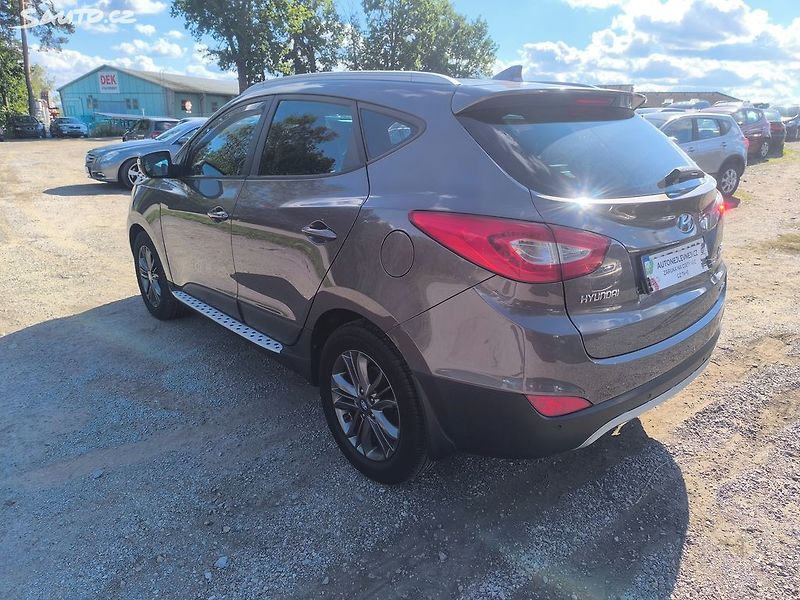 Hyundai ix35 2.0D4X4,90KM,MAX VÝBAVA,KRÁSNÝ - fotka 6 z 27