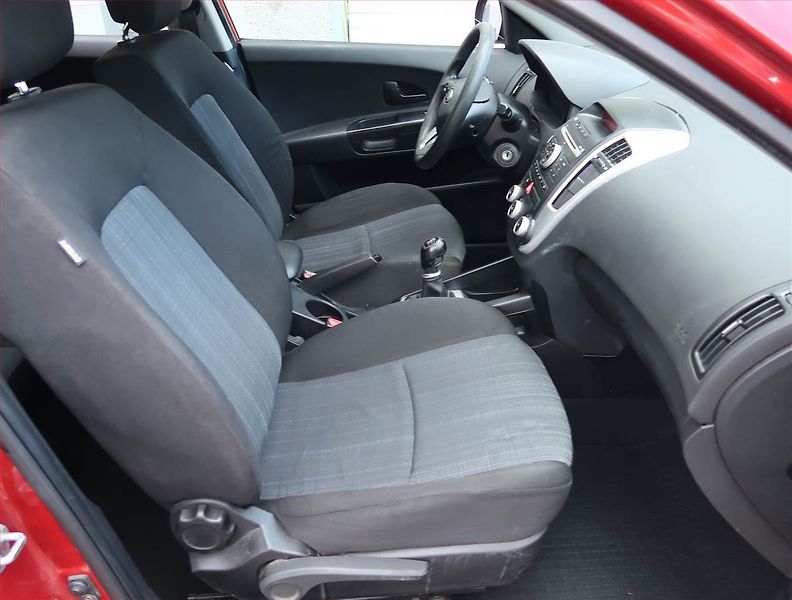 Kia Ceed (2010) 1.6 CRDi, po STK, udržované - fotka 9 z 15