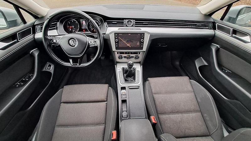 Volkswagen Passat 1.6 TDI ComfortLine Business - fotka 20 z 36