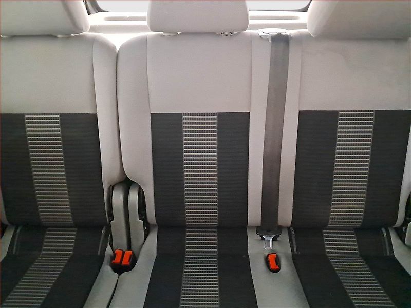 Volkswagen Caddy (2009) 1.4 i, 5Míst, 1Maj - fotka 10 z 16
