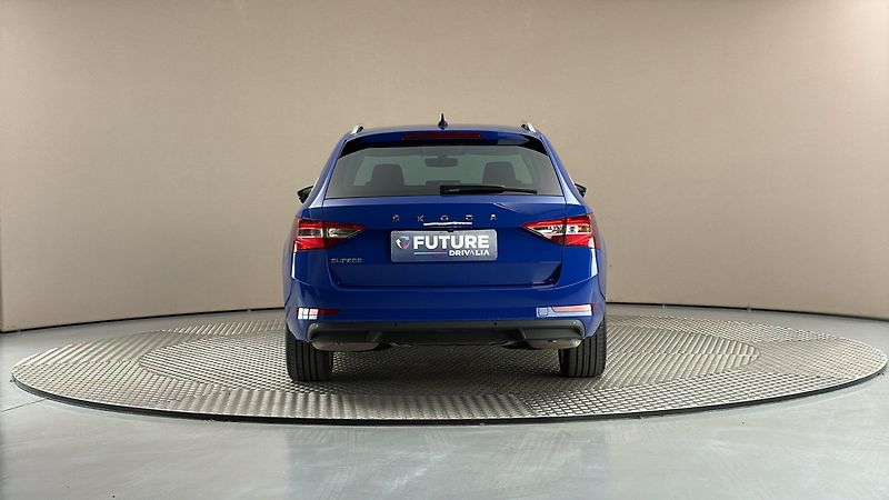 Škoda Superb 2.0 TSI DSG Style Combi - fotka 5 z 29