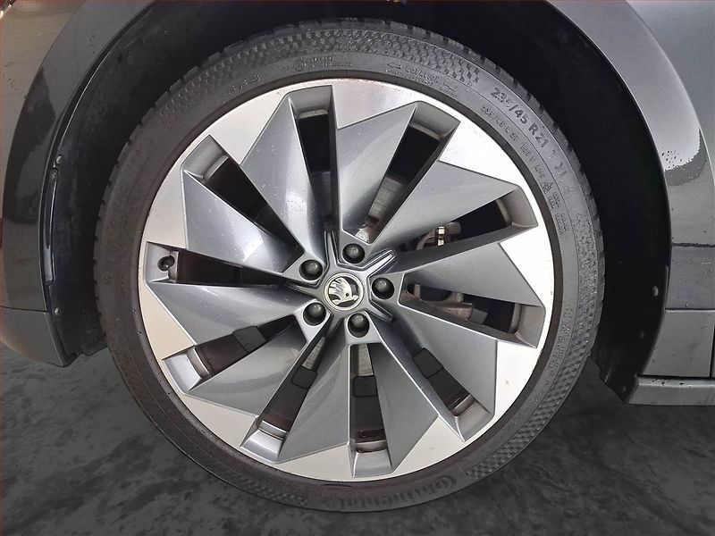 Škoda Enyaq (2021) Lodge iV 60 (62 kWh), SoH 93% - fotka 15 z 17