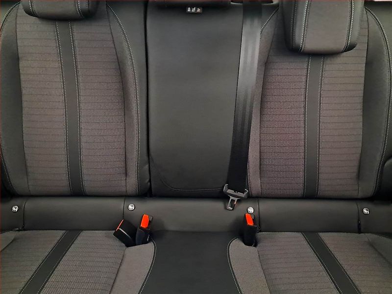 Peugeot 2008 (2022) 1.2 PureTech, ČR,1.maj - fotka 10 z 20