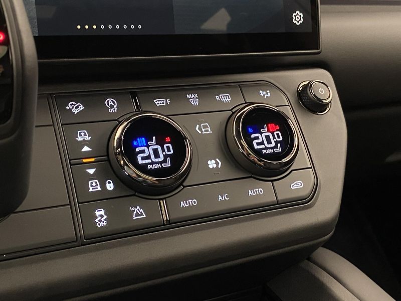 Land Rover Defender (2026) P635 OCTA BLACK AWD - fotka 67 z 77