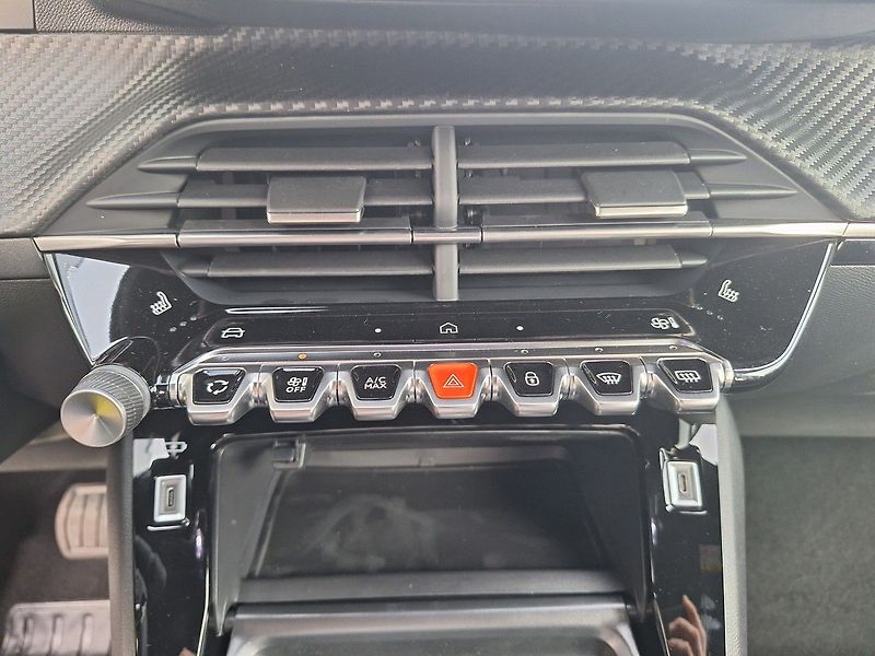 Peugeot 2008 (2026) ALLURE 1.2 TURBO 100k MAN6 - fotka 19 z 22
