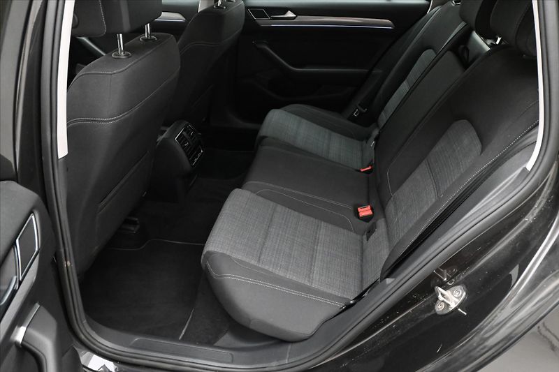 Volkswagen Passat 2,0 TDI 110kW DSG Business Zár - fotka 13 z 25