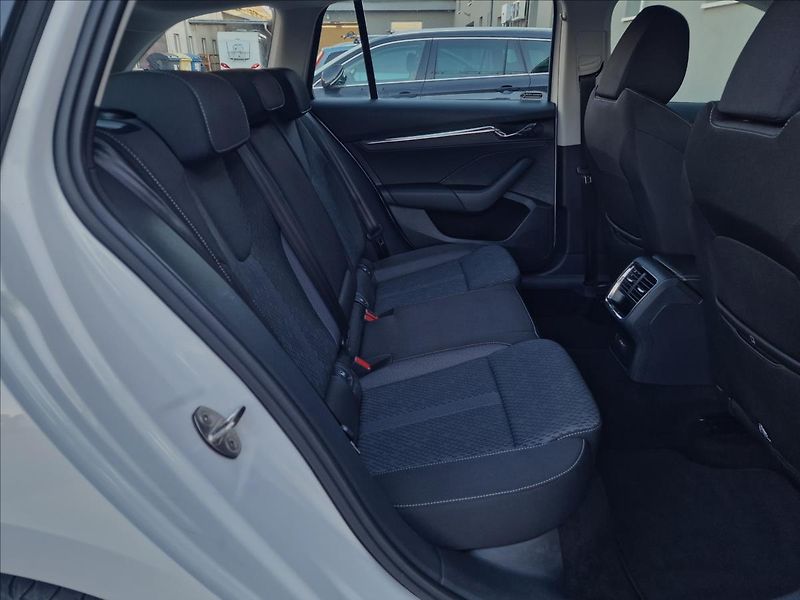 Škoda Octavia 2.0 TDI Style Combi,ČR,1.Maj. - fotka 15 z 49
