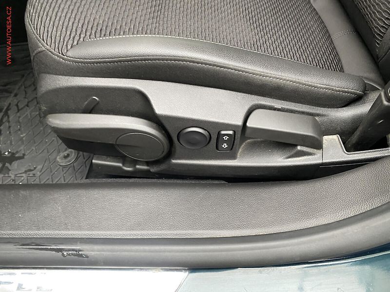 Opel Insignia (2014) 2.0 CDTI 4x4, 1.maj,ČR - fotka 14 z 19