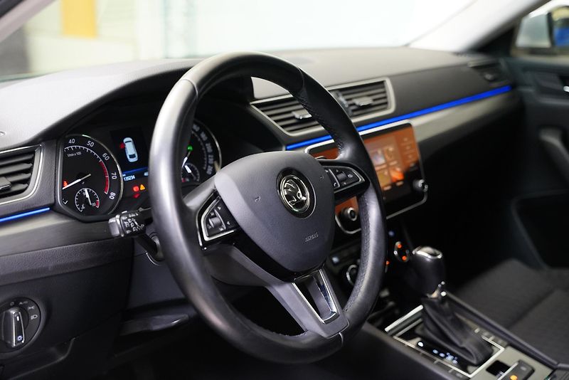 Škoda Superb - fotka 14 z 27