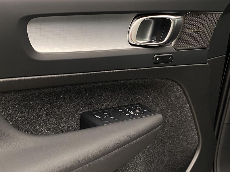 Volvo XC40 (2026) B3 AUT DARK ULTRA  - fotka 28 z 60