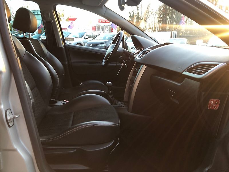 Peugeot 207 (2008) 1.6 HDi OUTDOOR - fotka 13 z 29