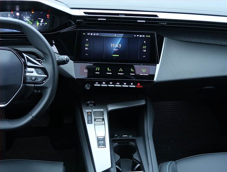 Peugeot 408 (2024) Allure 1.2 PureTech - fotka 16 z 19
