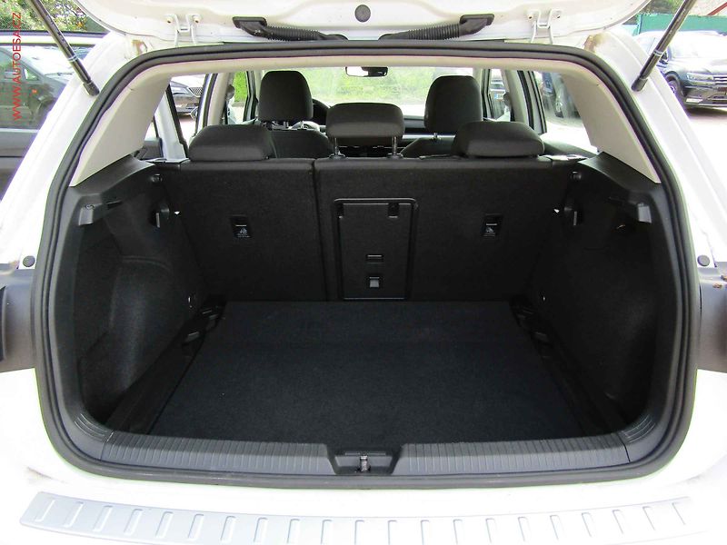 Volkswagen Golf (2022) 1.5TSi, 1.maj,ČR, LED, navi - fotka 7 z 17