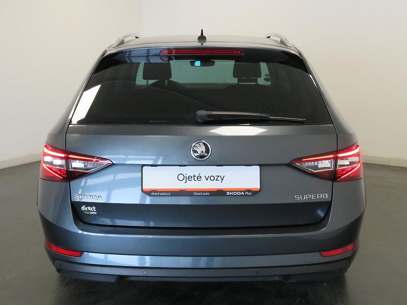 Škoda Superb - fotka 6 z 25