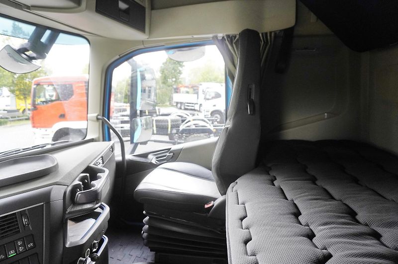 Volvo FH (2024) 500 6x2 / 299 tho. km / ADR - fotka 17 z 24