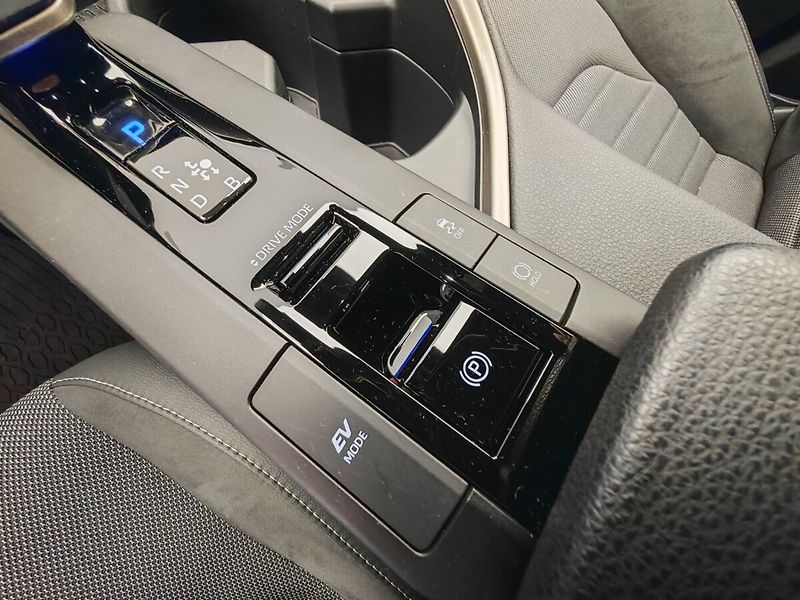 Toyota C-HR 2.0 Hybrid 4x4 Executive - fotka 41 z 44