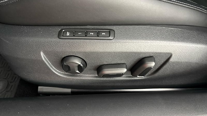 Škoda Superb 2.0 TDI DSG 4x4 Sportline Comb - fotka 21 z 29