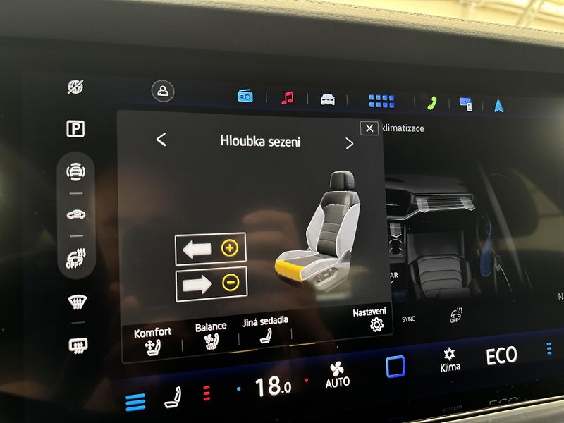 Volkswagen Touareg 3.0Tdi*1-MAJ*DPH*R-LINE*HUD* - fotka 44 z 47