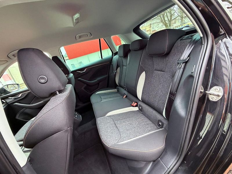Škoda Kamiq 1.0 TSi Style DSG, Serviska - fotka 14 z 35