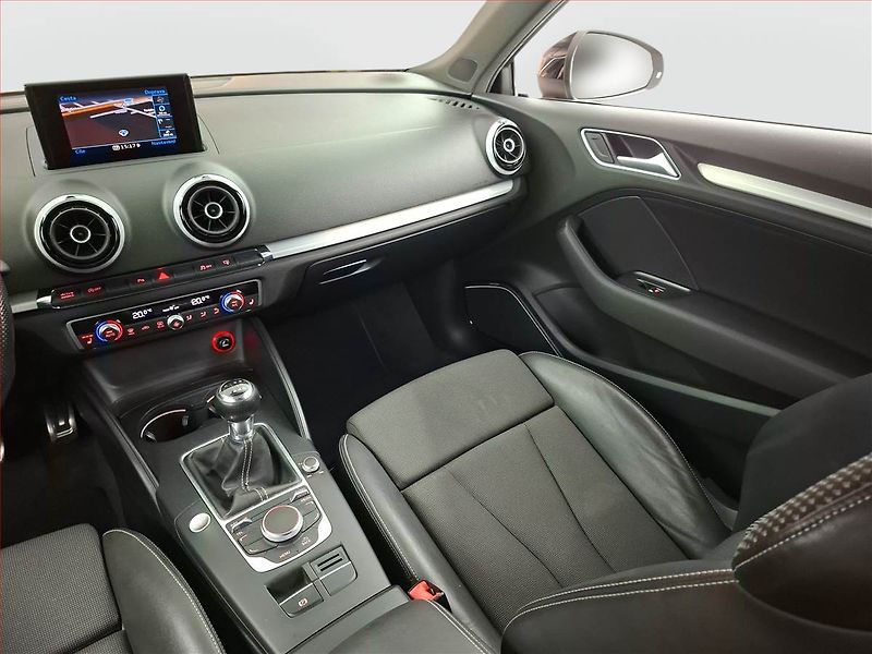 Audi A3 (2014) S-Line 2.0 TDI, Navi, Xenony - fotka 8 z 18