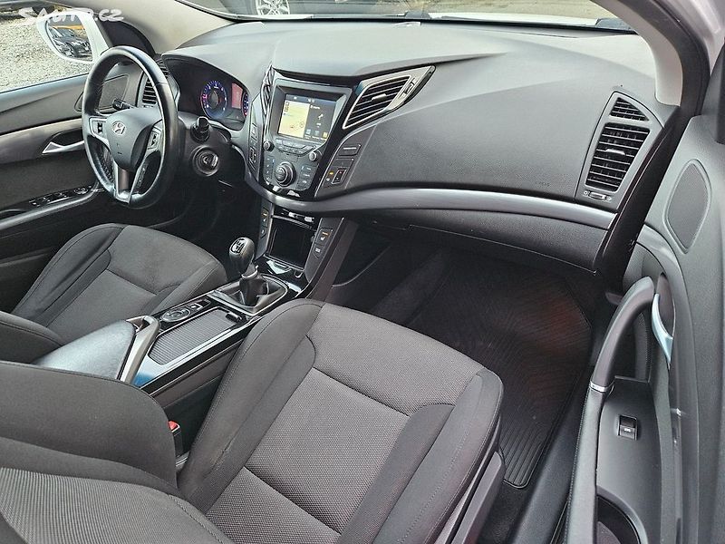 Hyundai i40 100kW VÝHŘEV KAMER DPH - fotka 13 z 44