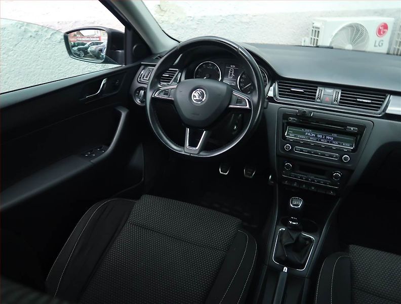 Škoda Rapid (2015) Spaceback 1.2 TSI, Tempomat - fotka 7 z 17