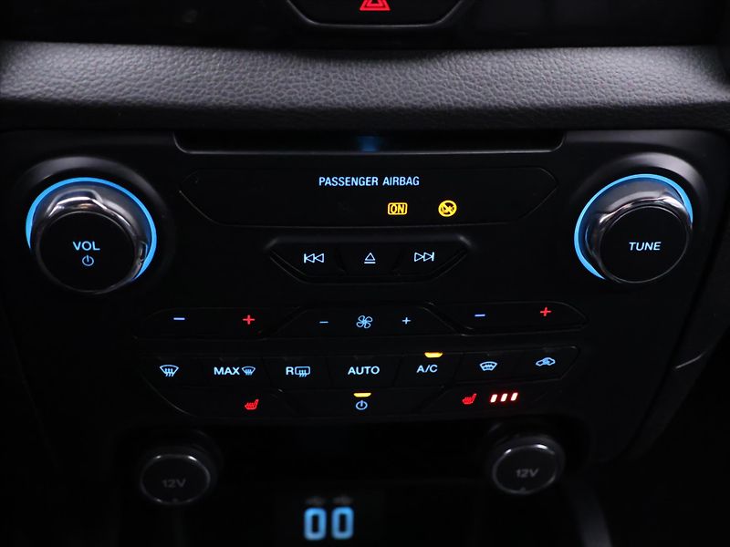 Ford Ranger 2,0 TDCI 156kW Wildtrak CZ DPH - fotka 27 z 38