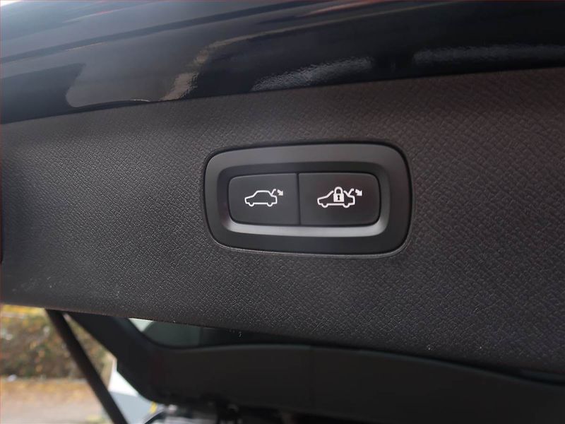 Volvo XC90 (2019) D5 AWD - fotka 29 z 31