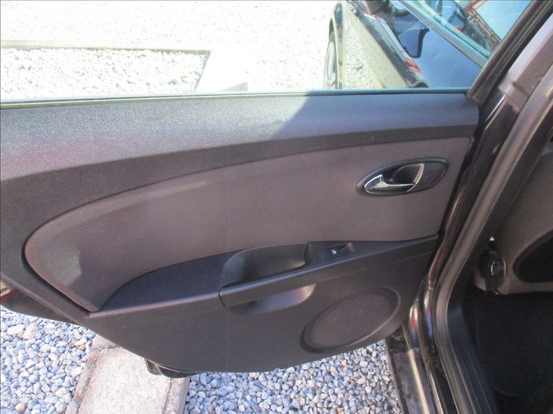 Seat Leon 1,9 TDI FR, aut. klima, 125kw, - fotka 10 z 31