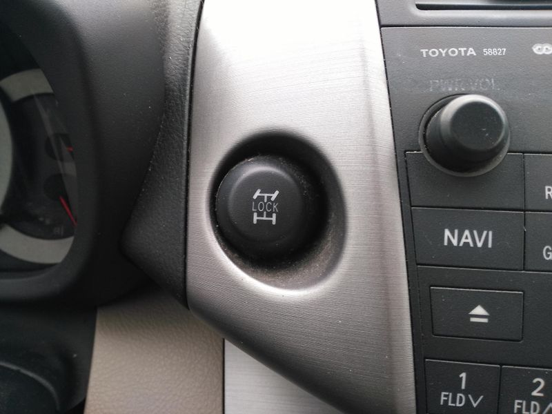 Toyota RAV4 2,2 D-4D - fotka 17 z 31