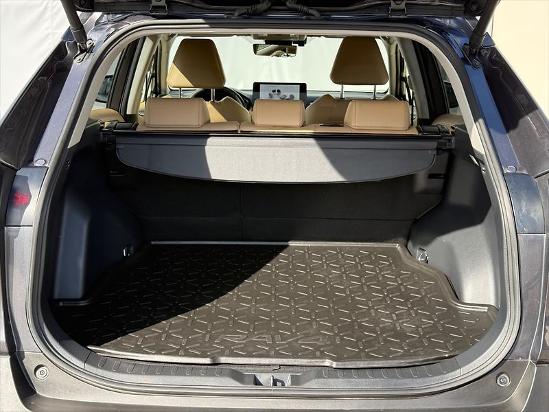 Toyota RAV4 2,5 Executive, 4x4, Hybrid - fotka 24 z 24